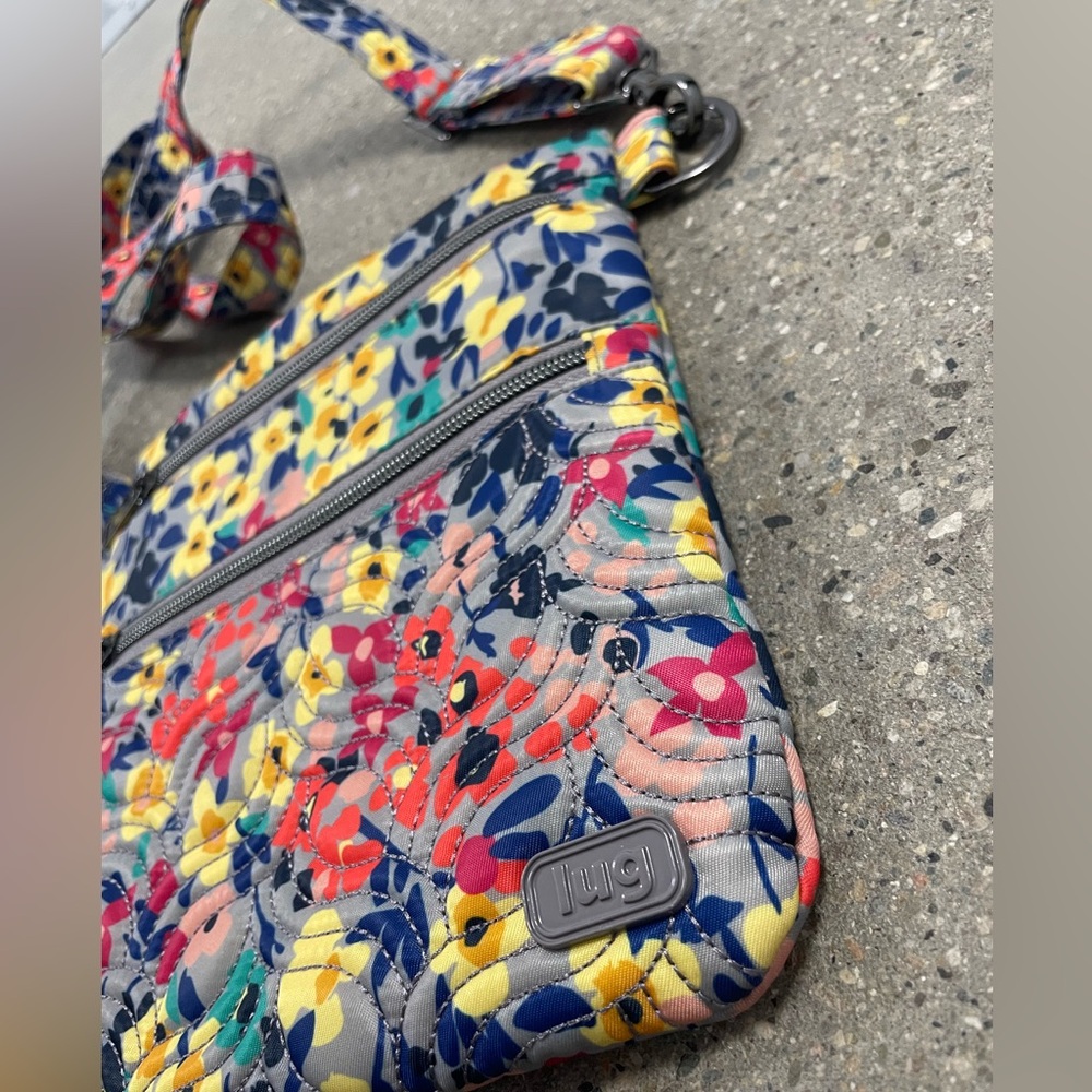 Lug Skipper SE Crossbody Bag in Multi Floral Wildflower EUC - Picture 5 of 16